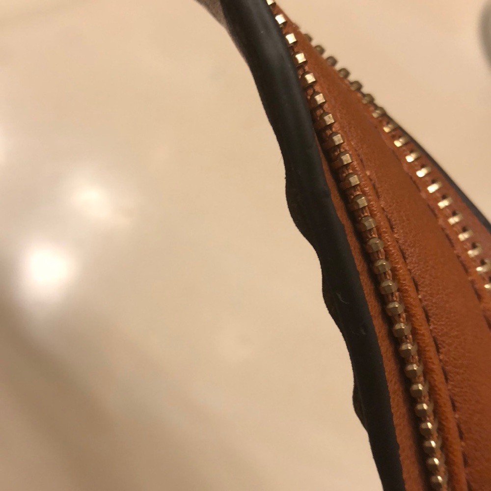 Large, Spacious tote purse. - Picture 4 of 6